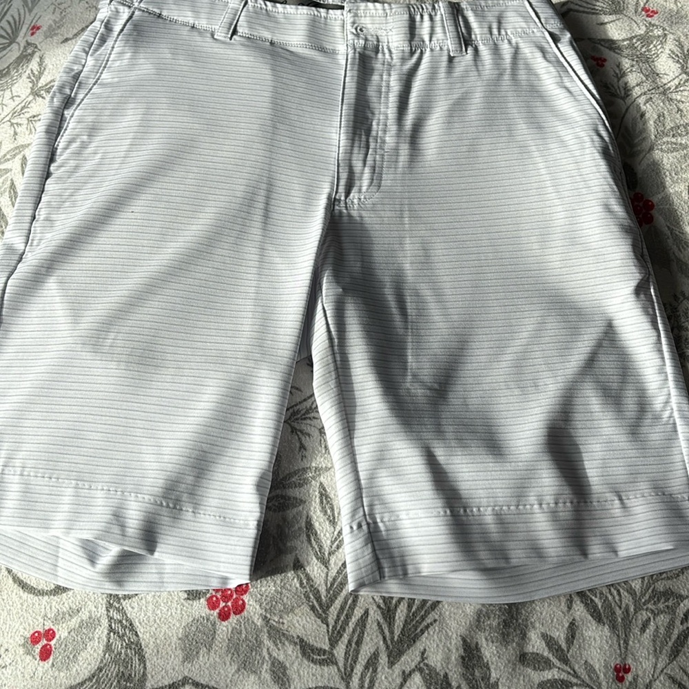 Men’s Ben Hogan performance golf shorts.